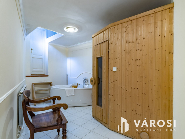 Családias HOTEL eladó Szentendrén pár percre a Dunaparttól!