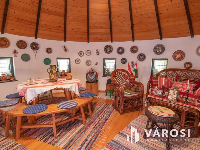 Újszegedi telek kis vendégházzal