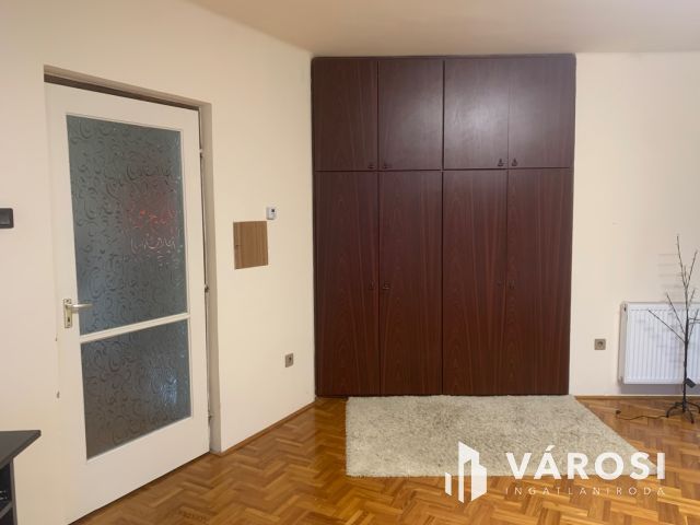 Nyiregyháza belvárosában családi ház ,üzlettel eladó