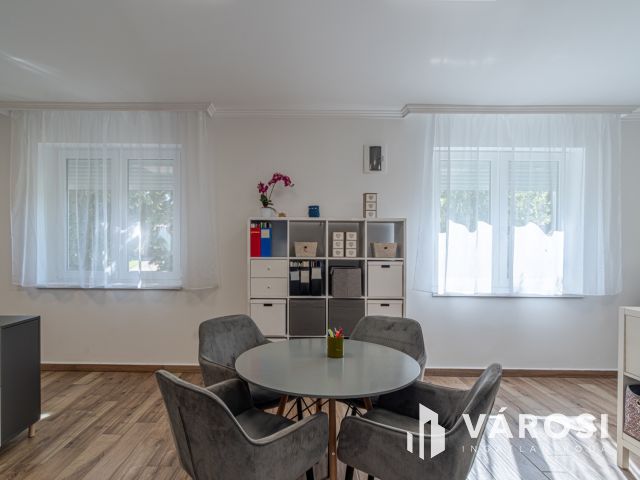 Kiváló állapotú telephely Szőreg szívében kiadó