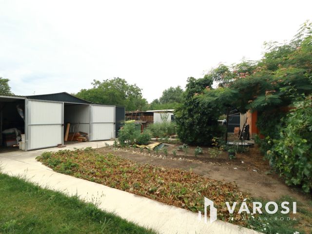HÁROMSZOBÁS OTTHONOS HÁZ