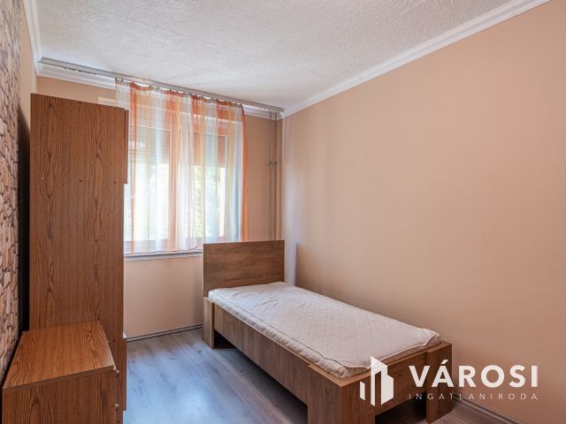 2+2 es panel lakás kiadó a Tabán utcában