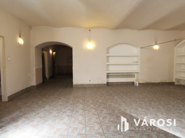 Eladó raktárhelyiség Budapest szívében